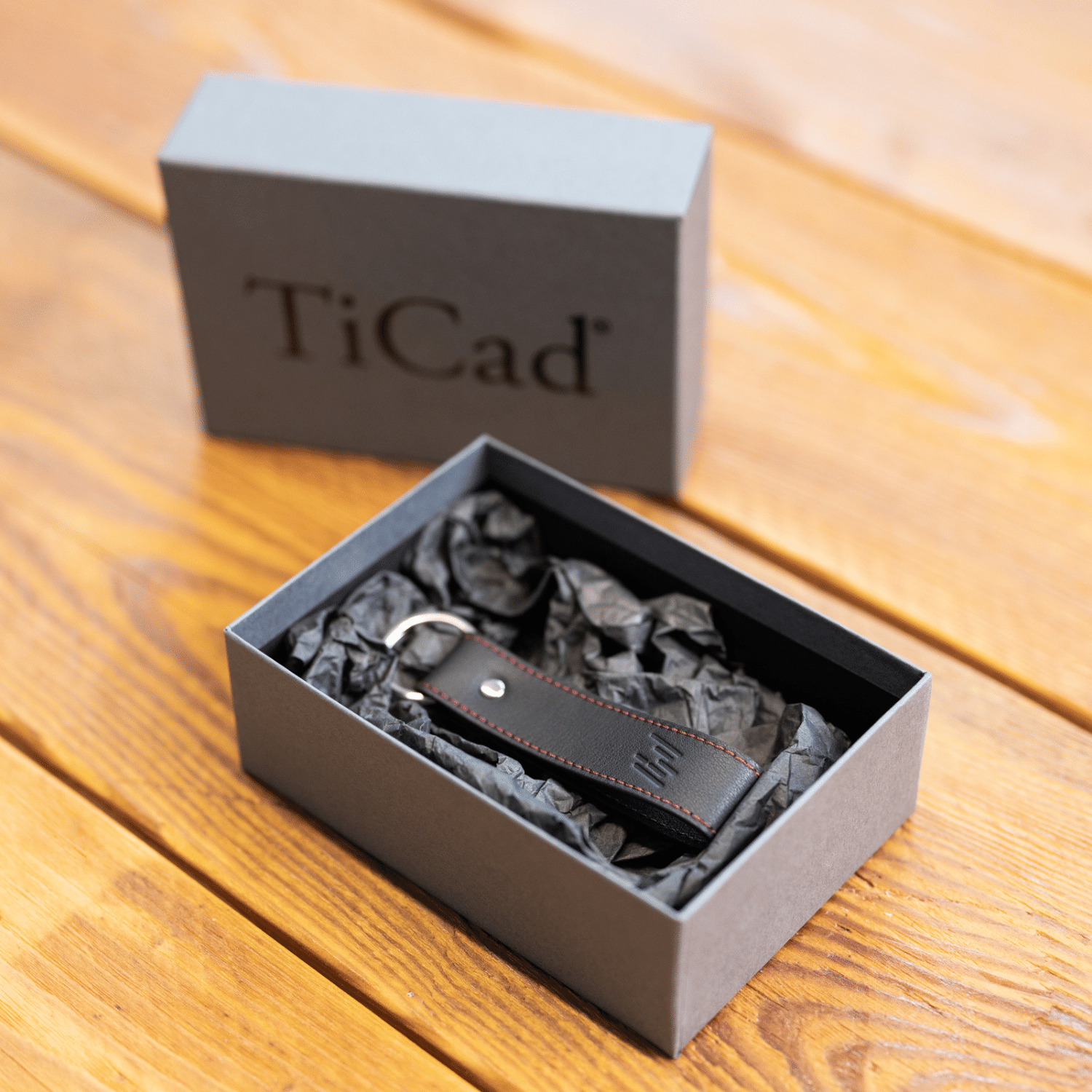 TiCad Schlüsselanhänger Classic aus Leder in Verpackungsbox