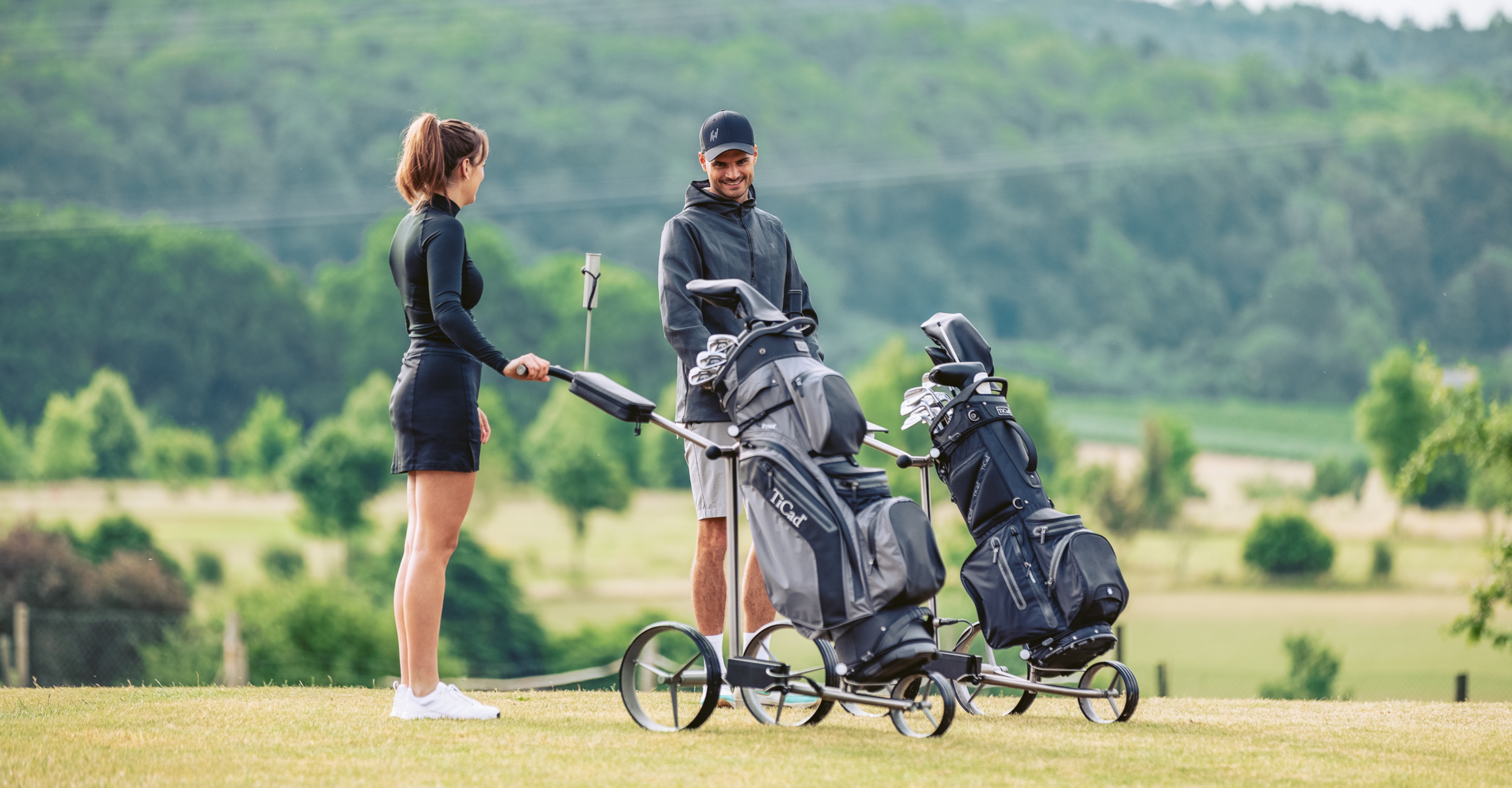 Golf Trolleys auf Golfplatz - Qualität-Ästhetik