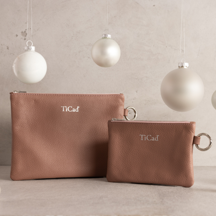 TiCad Clutch mit Logo nude mit Weihnachtsdeko